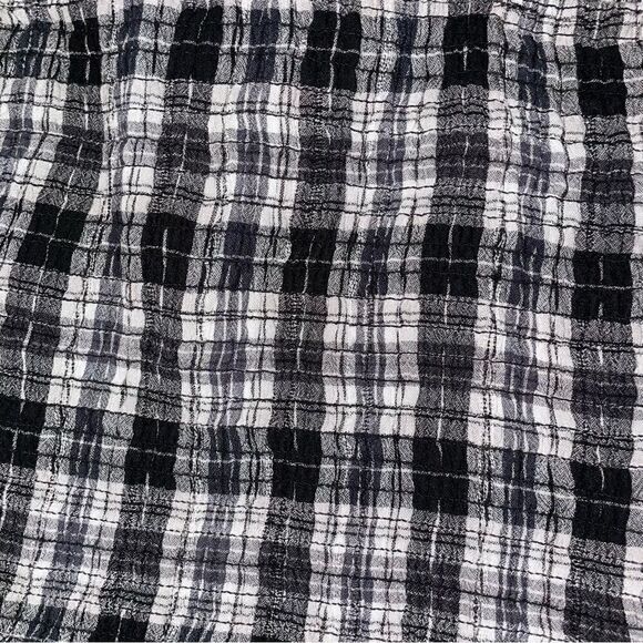 Aeo Sweetheart neck Skinny straps
Ruched details
Smocked details
Plaid pattern - Picture 5 of 8